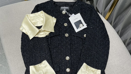 
				Chanel - TOPS
				Clothes